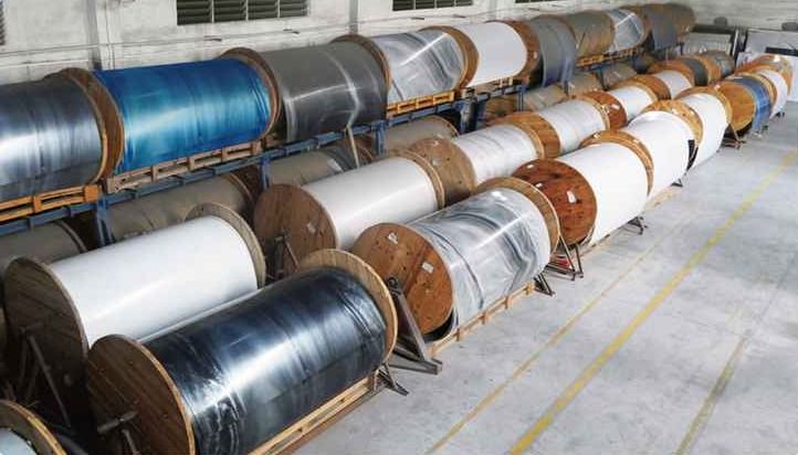 Arkusze akrylu ARISTECH w rolkach u producenta