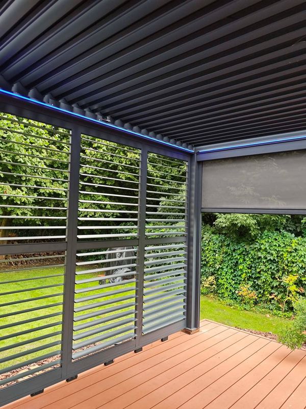 Pergola Kotoba: żaluzja boczna z lamelami, roleta ZIP i podświetlenie LED