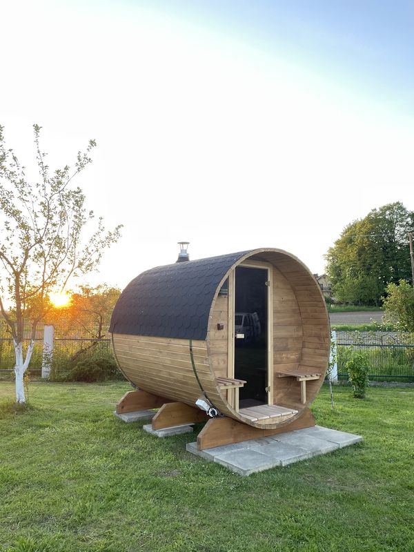 Sauna Beczka — otwarty przedsionek, realizacja u klienta WarmEscape
